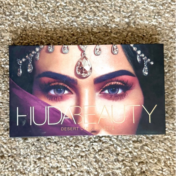 Huda Beauty "Desert Dusk" eyeshadow palette - Picture 2 of 6